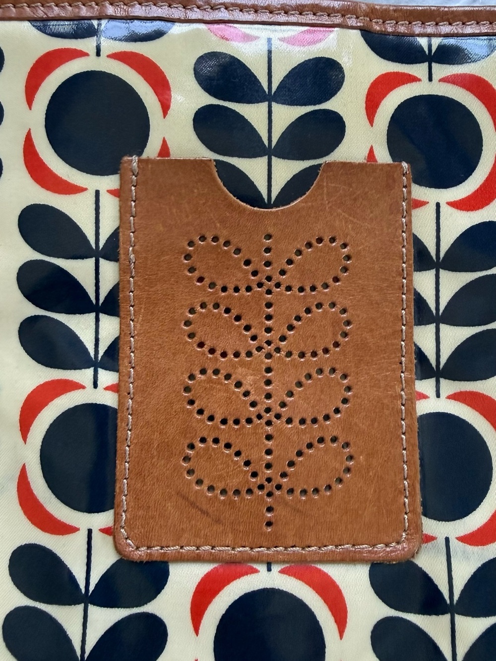 Orla Kiely Classic Flower and Stem Pattern Bag - Picture 8 of 16